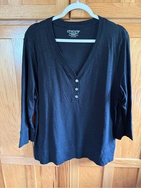 Chico's Black V-Neck Three-Button Long Sleeve Top